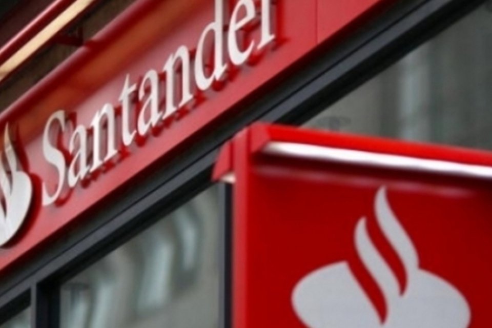 Santander lança isenção de tarifa de saque no exterior