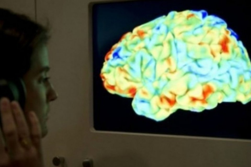 Alzheimer: bactéria da gengivite pode afetar o cérebro (AFP / Miguel Medina/Reprodução)