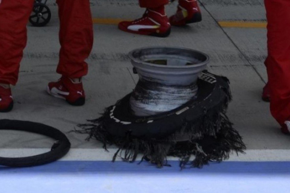 Pirelli se pronuncia sobre problemas com pneus em Silverstone