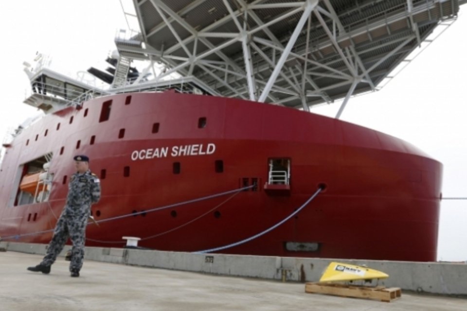 Navio australiano procura caixas-pretas do voo MH370