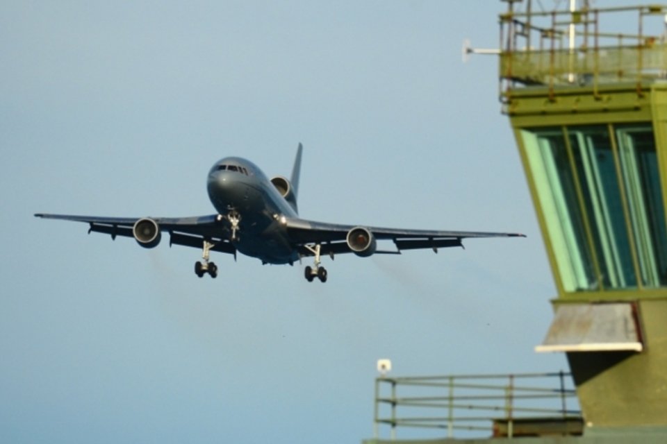 Erro em linha de código derrubou tráfego aéreo inglês por uma hora