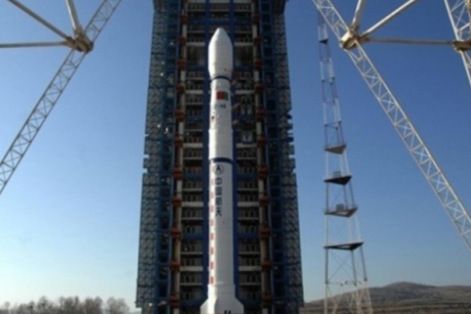 Brasil e China lançarão outro satélite em 2014, diz ministro