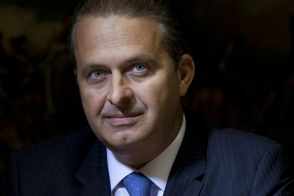 Candidato à Presidência Eduardo Campos morre em acidente de avião