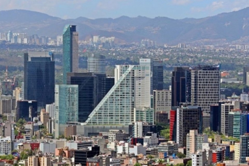 Forte terremoto abala prédios na Cidade do México