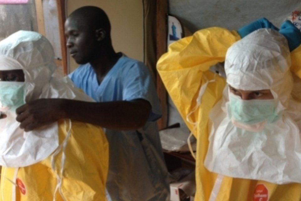 Descobridor do Ebola não acredita em grande epidemia fora da África