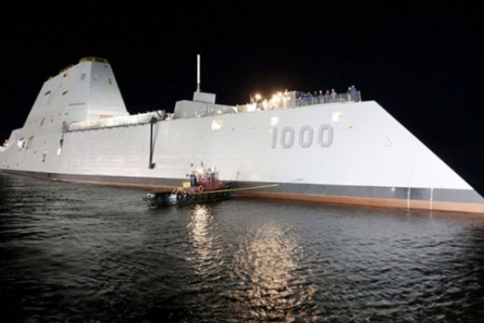 EUA lançam navio de guerra mais caro do mundo