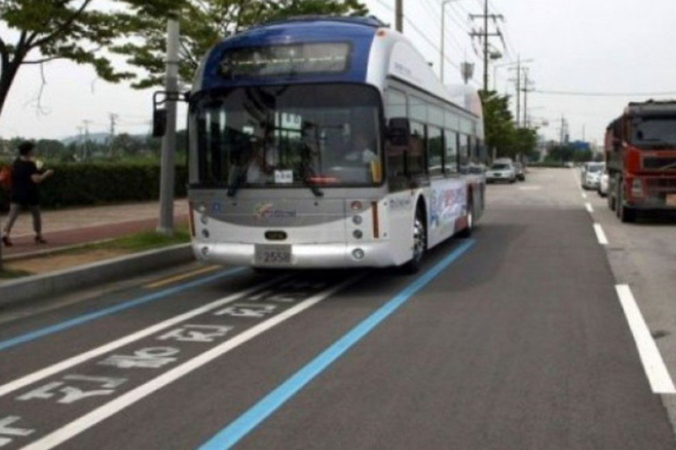 Coreia do Sul testa 'estrada elétrica' para ônibus públicos