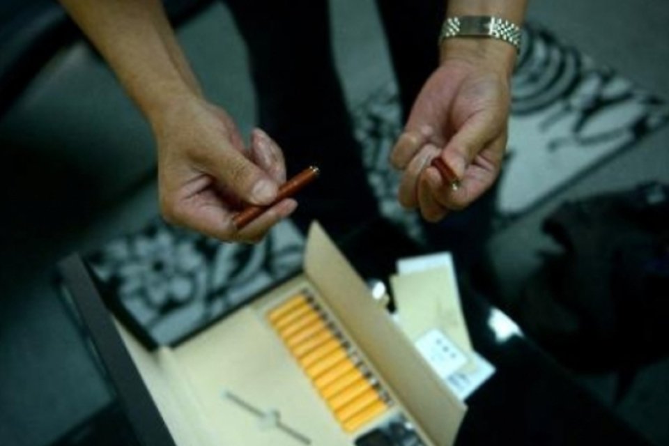 Cigarro eletrônico gera interesse e controvérsia em Europa e EUA