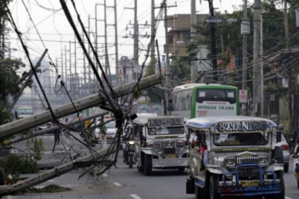 Passagem de tufão pelas Filipinas deixa pelo menos 40 mortos