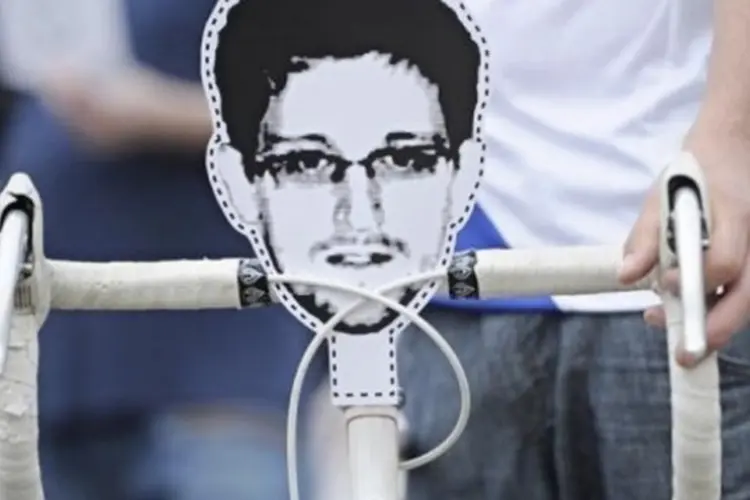 Edward-snowden-bike (AFP)