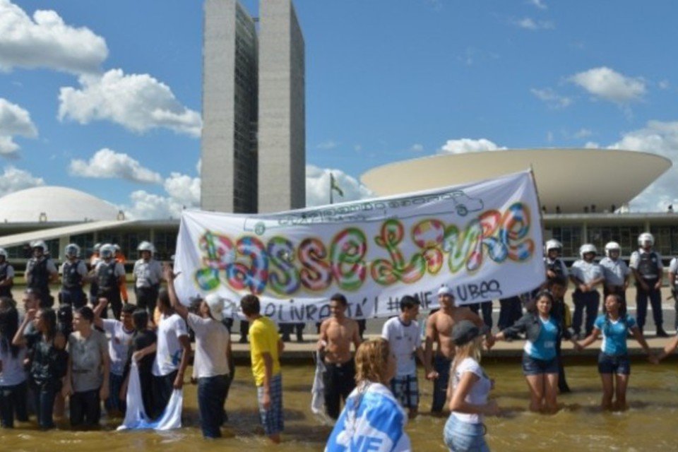 A partir das redes sociais, onda de protestos tomou 353 cidades