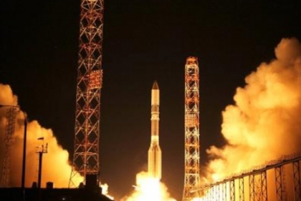 Rússia lança com êxito o foguete Proton-M