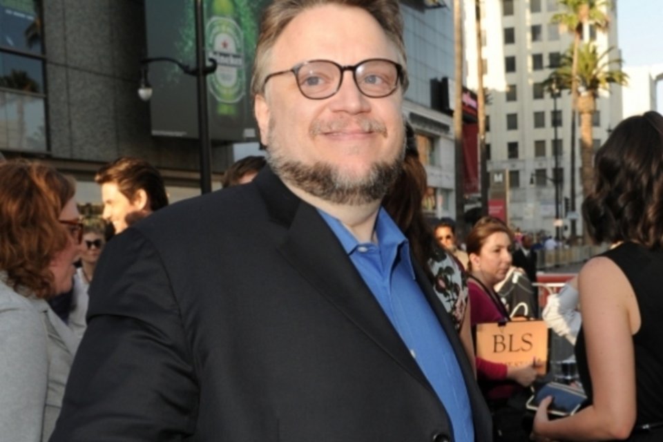 Diretor mexicano Guillermo del Toro lança livro ilustrado