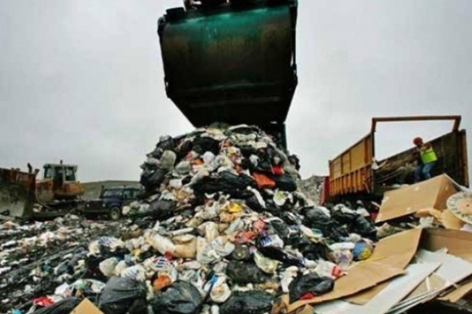 "Meteorito" de 35 toneladas de lixo "cai" em Genebra