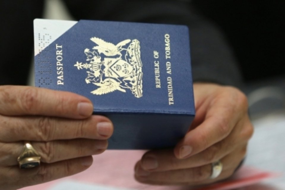Falha em sistema impede emissão de passaportes em SP