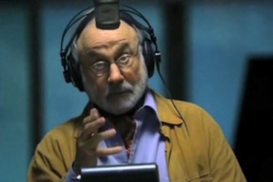 Morre Hal Douglas, narrador de trailer de "Homens de Preto"