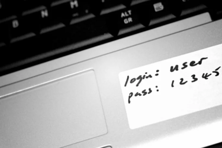 senha (formalfallacy @ Dublin (Victor) / Flickr)