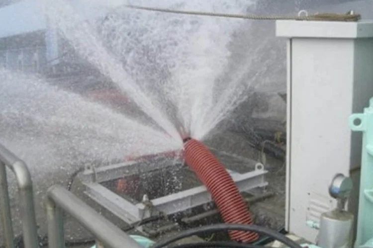 Água na central nuclear da Tepco em Okuma, em Fukushima (Reprodução)