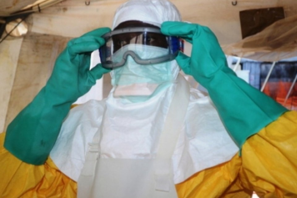 Médico italiano que contraiu ebola recebe alta hospitalar