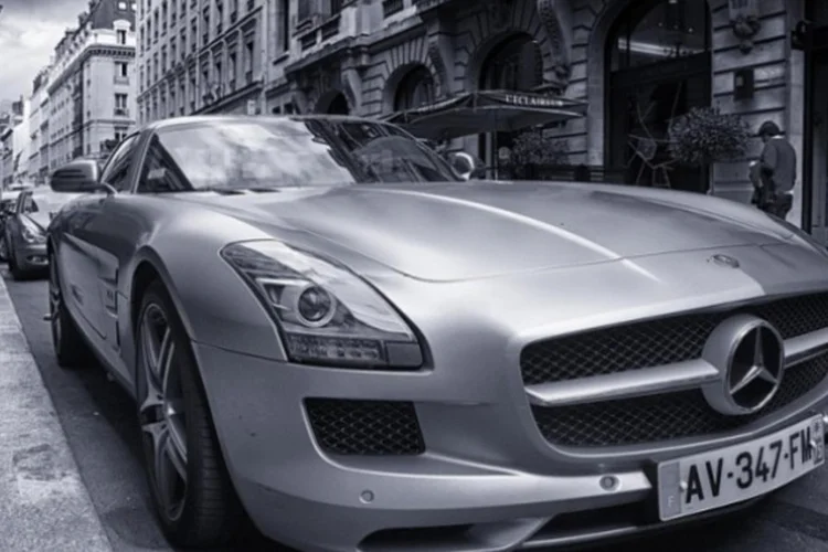 mercedes-benz (Flickr.com/aitoragirregabiria)