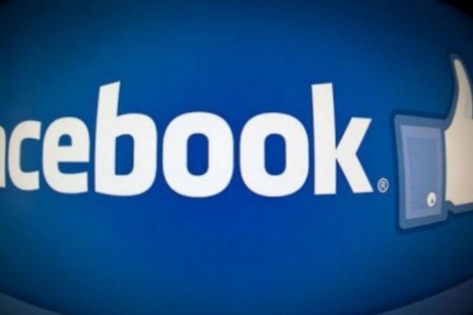 "Cansado de ajudar a CIA? Deixe o Facebook"