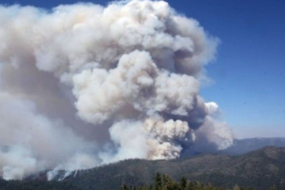 Incêndio fecha estrada para Yosemite Valley, na Califórnia