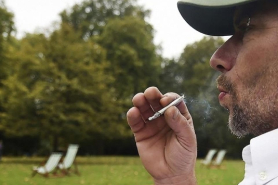 Fumar em parques de Londres pode ter os dias contados