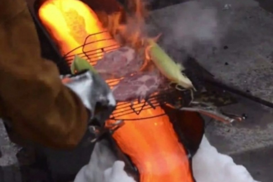 Como assar a carne do churrasco com lava