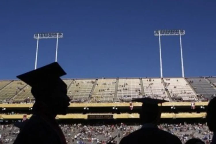 Estudantes participam de formatura em 13 de maio de 2009 em Tempe, Arizona (AFP)