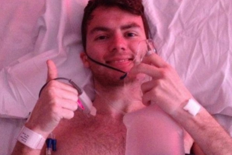 Morre jovem britânico com câncer que arrecadou 3 milhões de libras