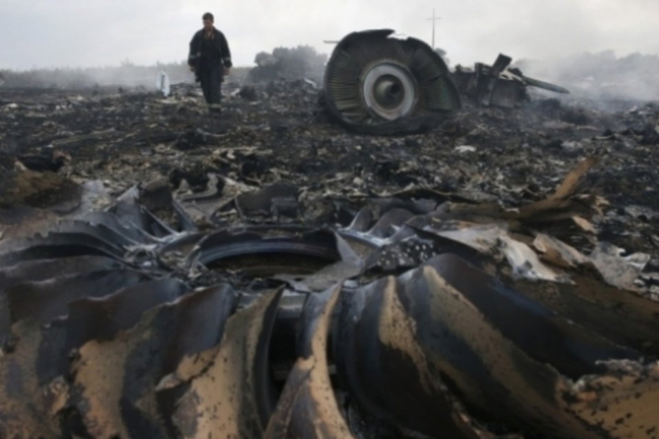 Rebeldes pegam caixas-pretas do MH17 e prometem entregar