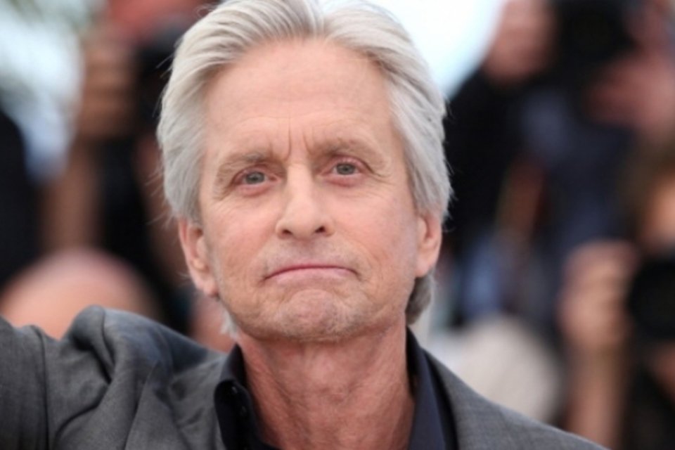 Michael Douglas e James Franco negam acusações de assédio