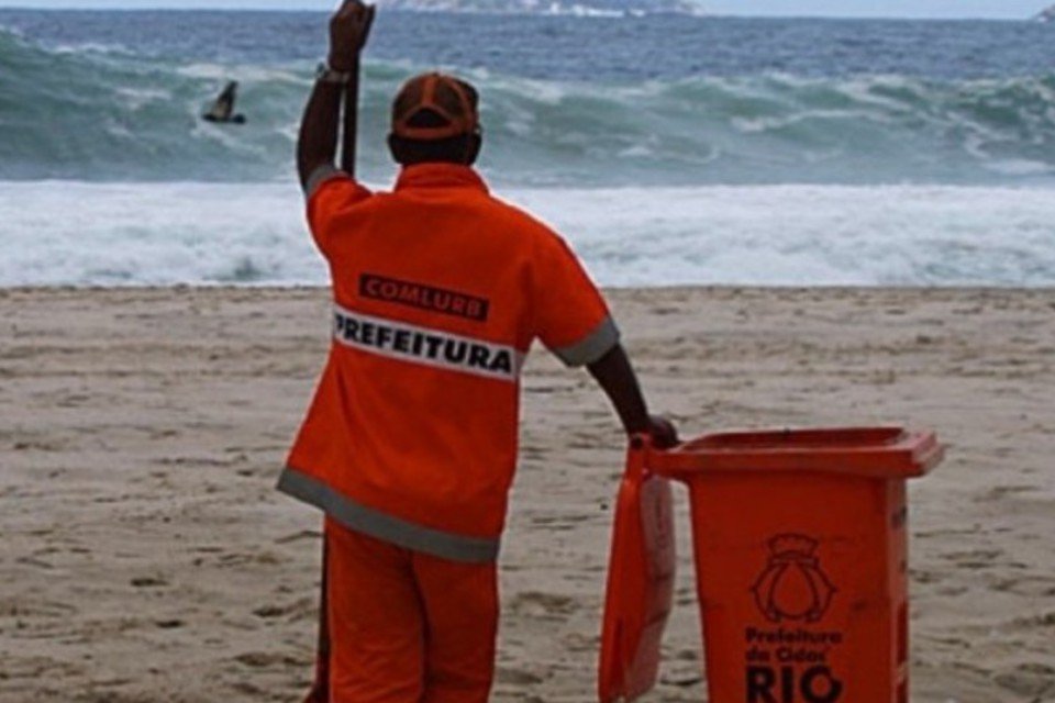 Minc defende ampliação de coleta seletiva de lixo no Rio