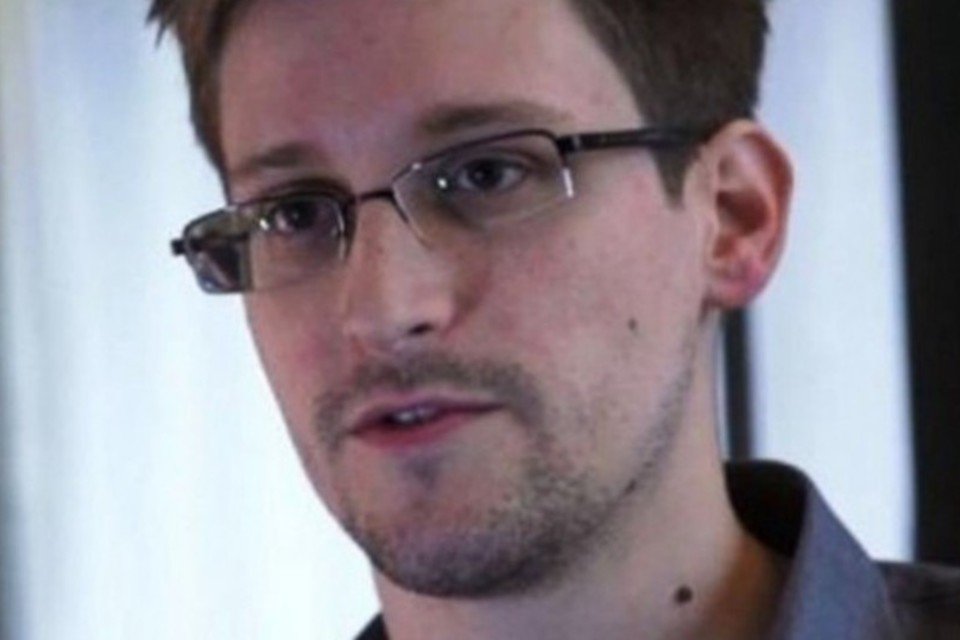 Rússia pede que Snowden decida se pedirá asilo político