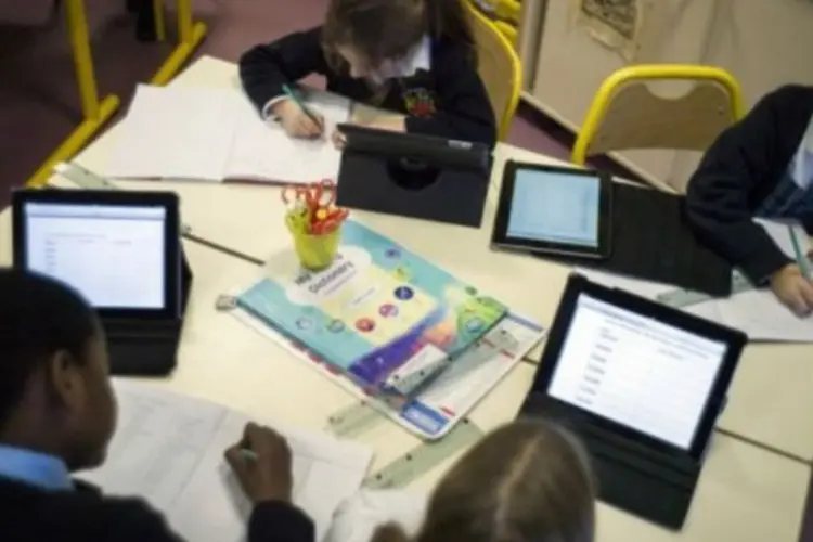Sala de aula (Milhares de aplicativos, softwares, conteúdo e imagens podem ser fartamente usados no ensino)