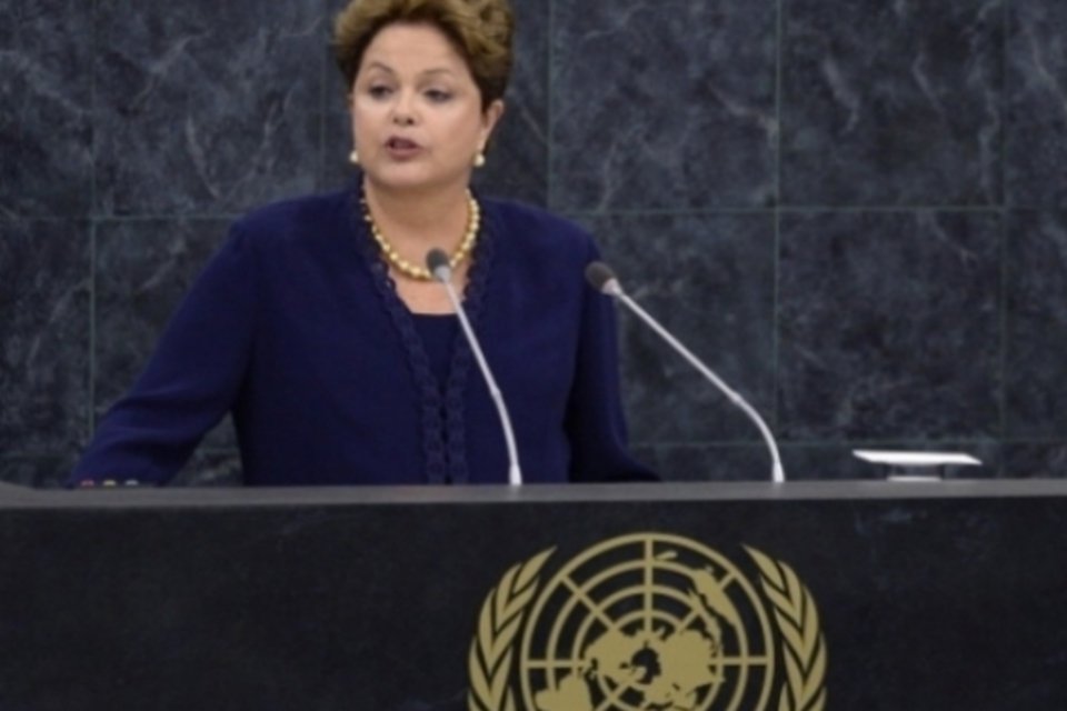 No Twitter, Dilma volta a criticar espionagem dos EUA