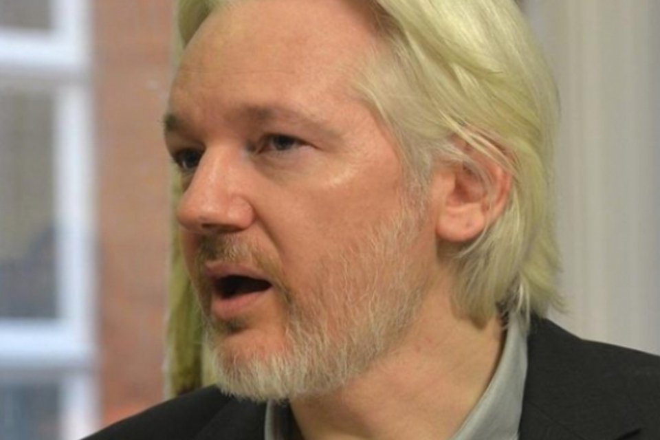 Assange diz que "em breve" deixará embaixada em Londres