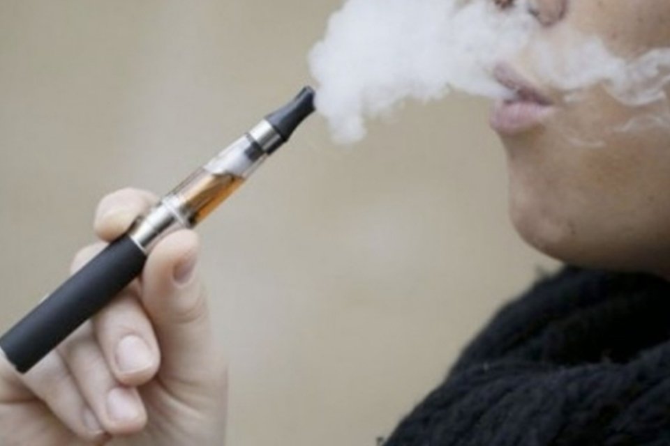 Cigarros eletrônicos ameaçam bônus na indústria do tabaco nos EUA