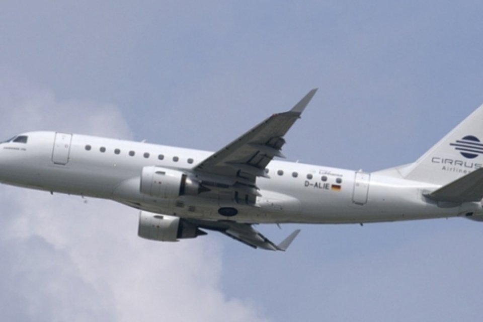 Embraer e SkyWest Airlines fazem acordo para serviços ao avião E175