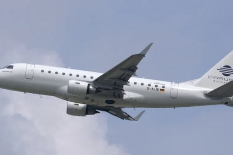 E175 (Wikimedia Commons)