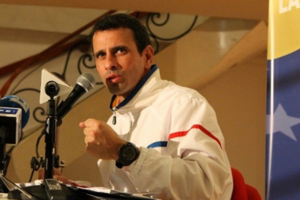 Capriles diz que Maduro utiliza Snowden para esconder má gestão