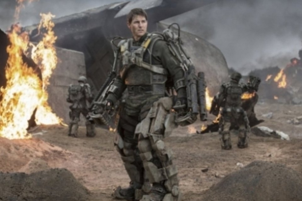 Tom Cruise volta ao passado para salvar a Terra de aliens