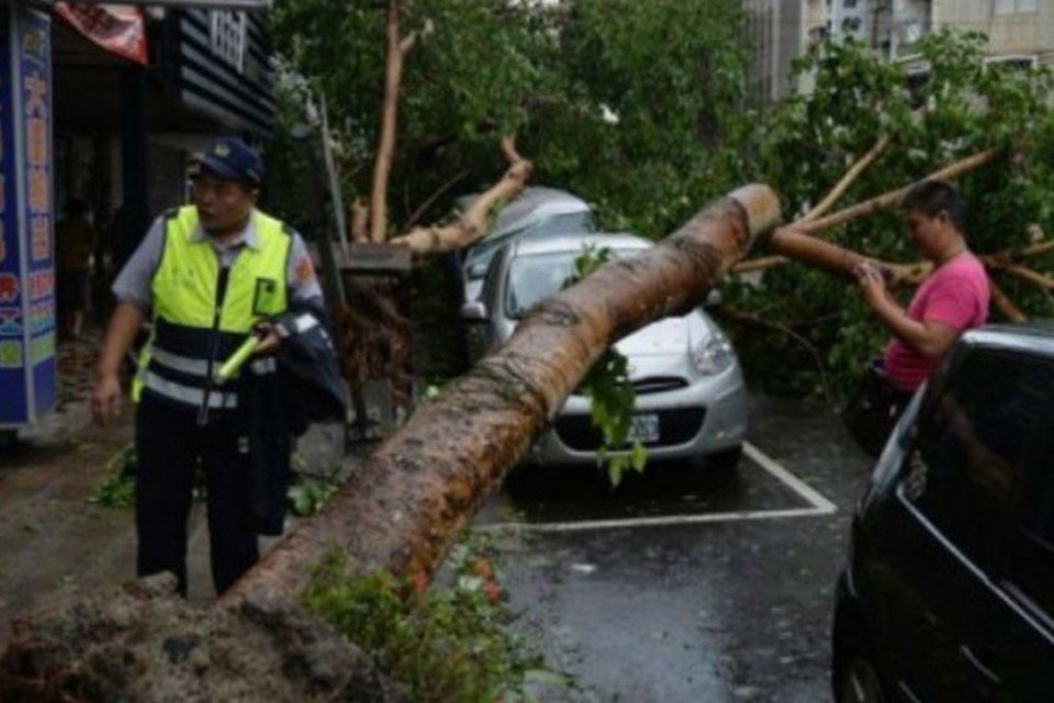 Tufão deixa um morto e ao menos 31 feridos em Taiwan