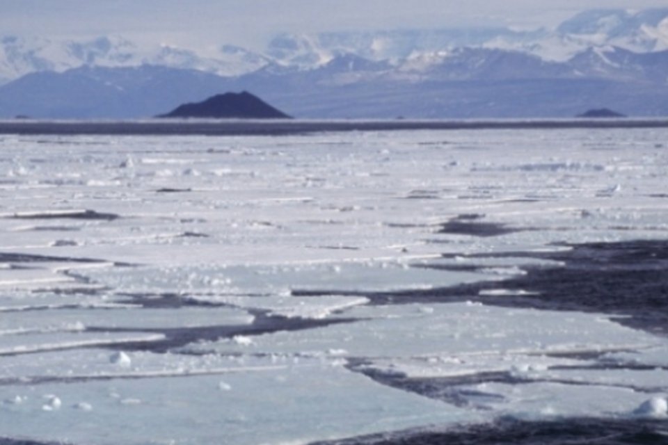Cientistas encontram vida em lago subterrâneo na Antártica