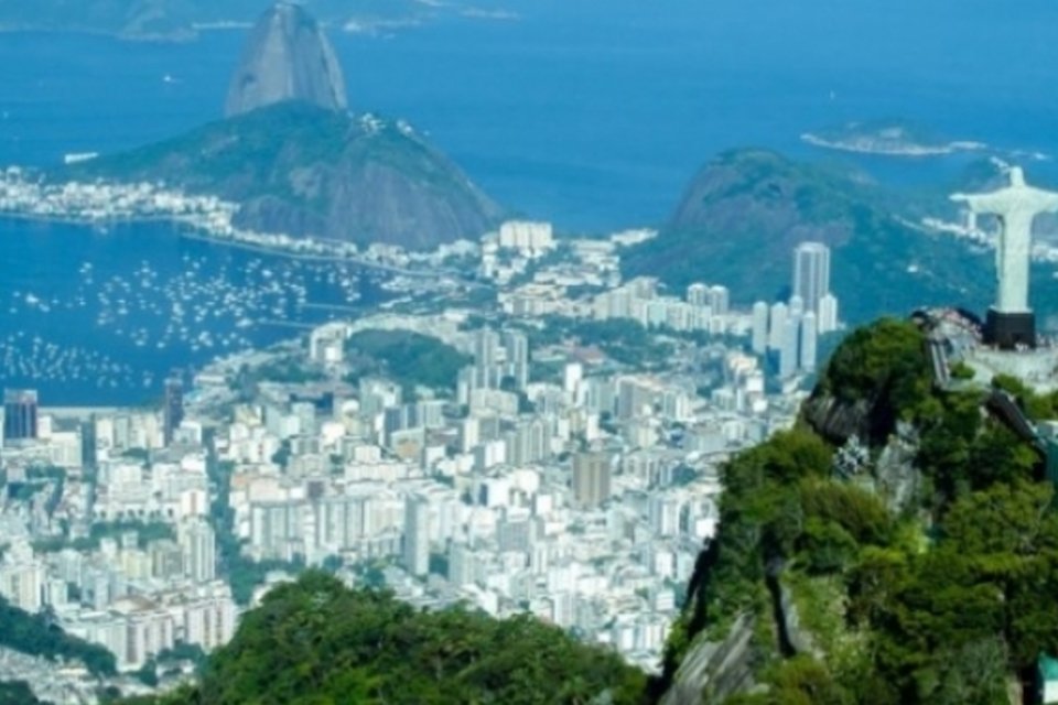 Dedo do Cristo Redentor danificado por raio será restaurado a partir de terça-feira