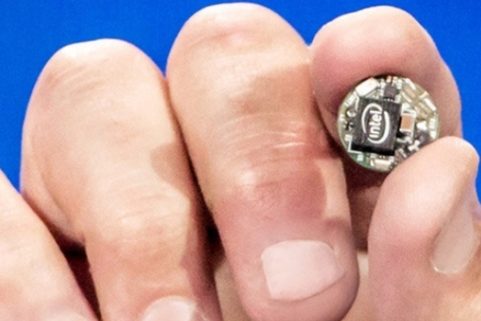 Intel apresenta dispositivo com Bluetooth do tamanho de um botão
