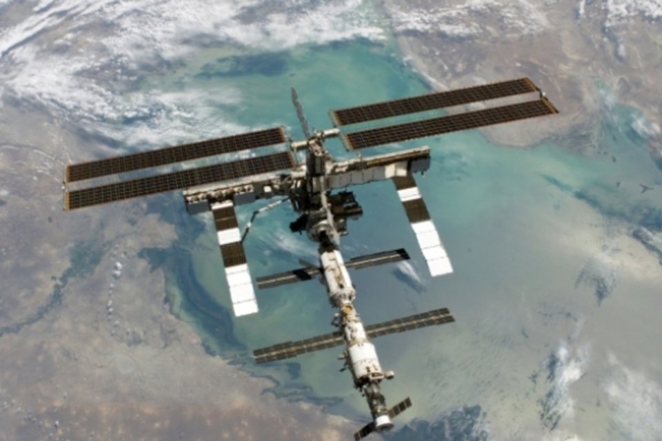 Equipe russo-americana parte para Estação Espacial