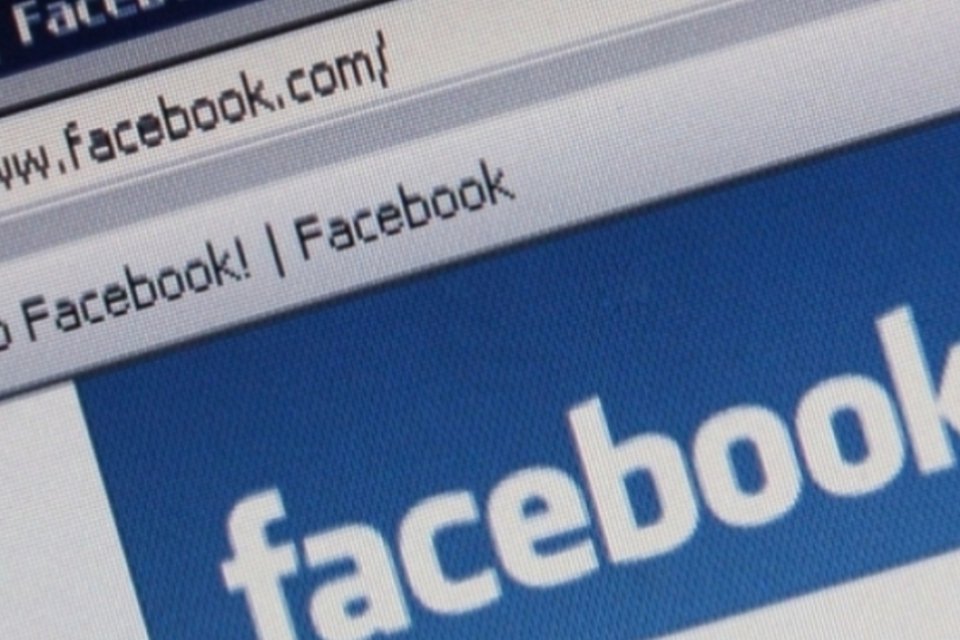 Assaltante esquece Facebook logado em casa de vítima