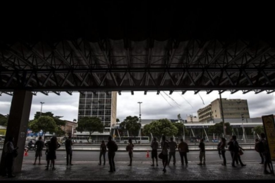 Greve de ônibus reflete atraso do país em mobilidade, diz especialista