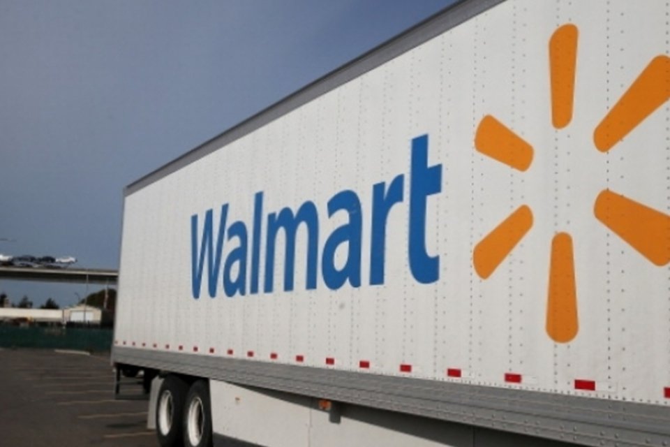 Na contramão do varejo, Walmart aumenta salário dos caminhoneiros nos EUA